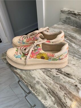 Sam Edelman womens  Floral Sunflower Low-Top Sneakers in Cream and Multi